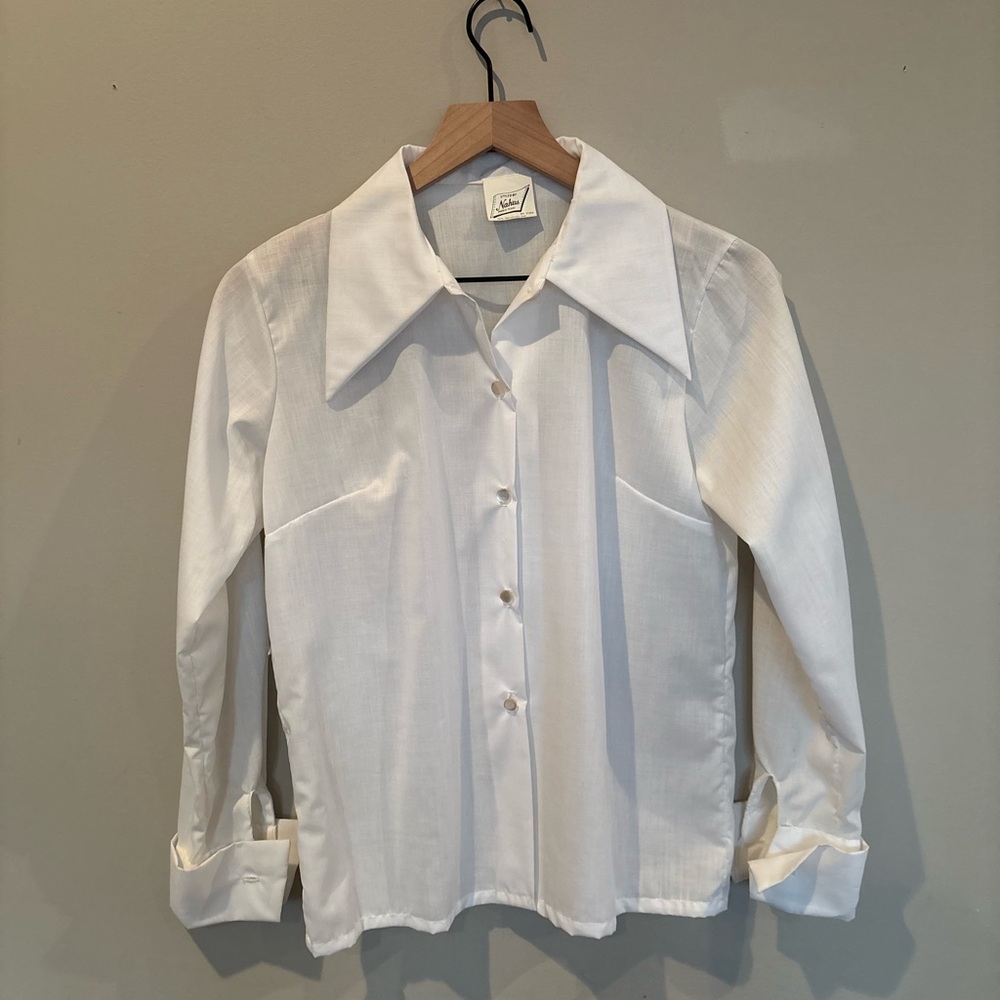 Classic White Collared Shirt with Dagger Collar